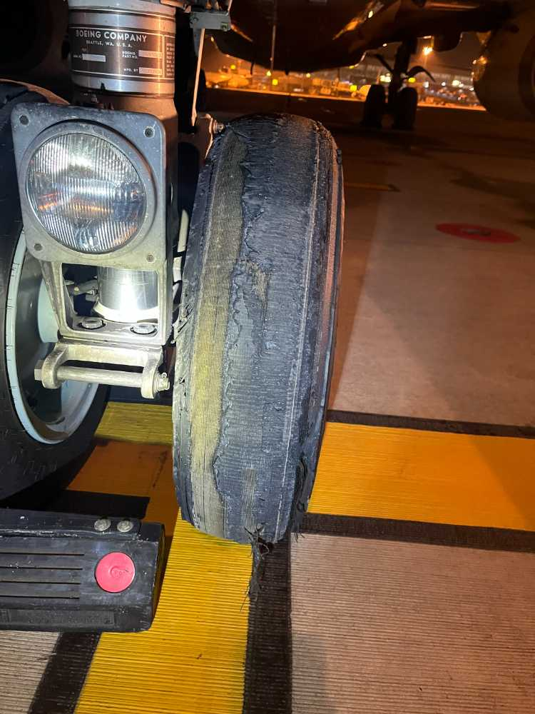 B737轮胎类型分析及机组操纵要点简析